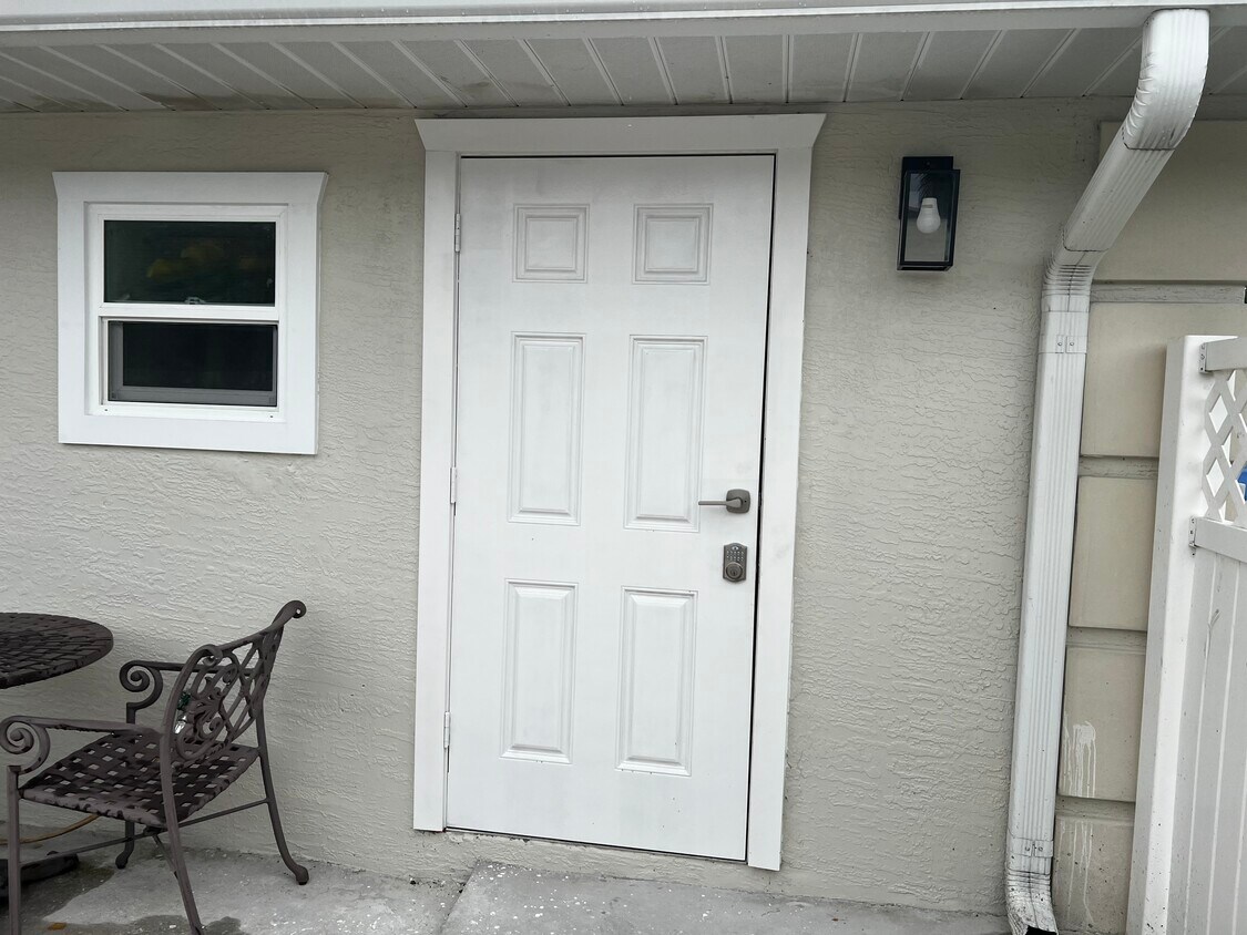 Entry - 12848 SW 77th Cir