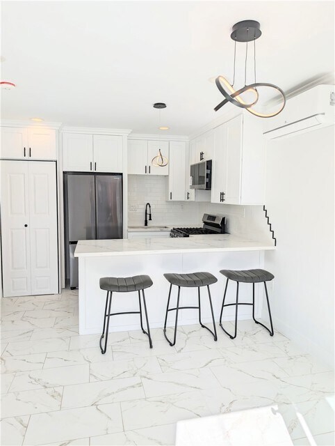 Foto del edificio - 737 Davis Ave