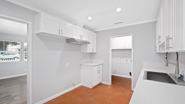 Foto del edificio - 7913 Milton Ave