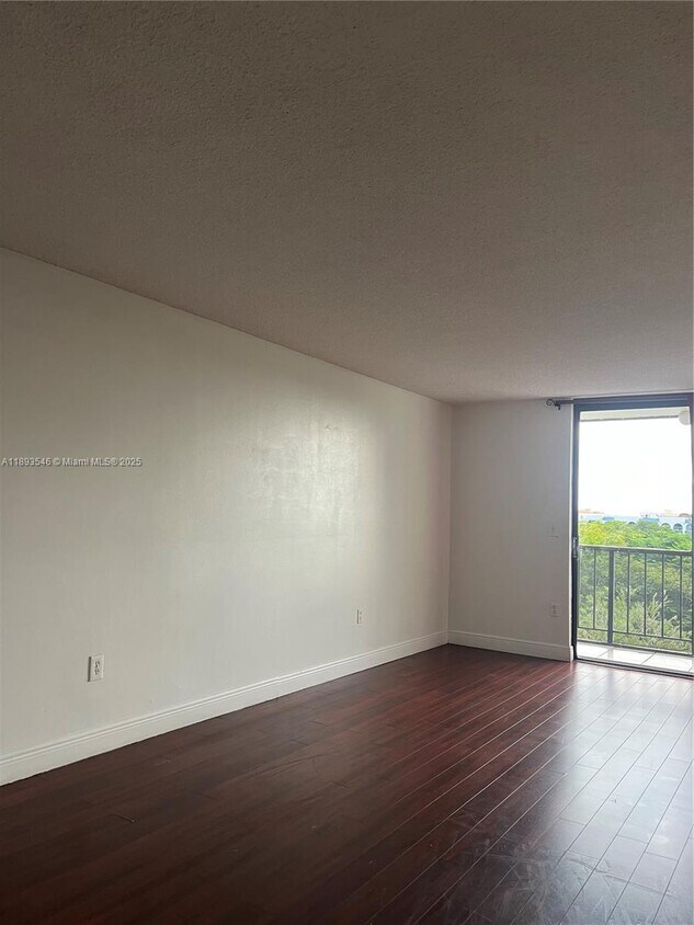 Foto del edificio - 9682 Fontainebleau Blvd