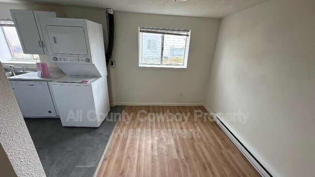 Building Photo - 705 Ferris Ct