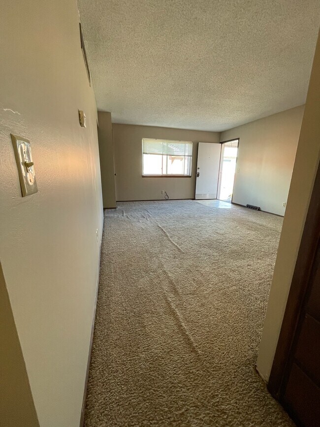 Foto del edificio - 1969 S Martinson St