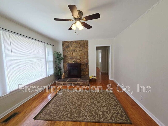 Foto del edificio - 227 Theodore Rd