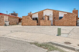 Building Photo - 3008 Barkarian Pl