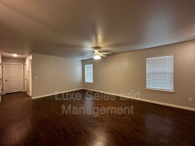 Foto del edificio - 11416 N Lincoln Blvd