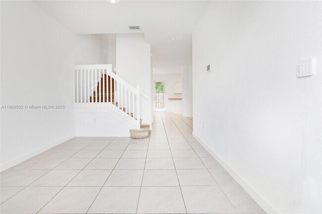 Foto del edificio - 1363 NW 208th Terrace