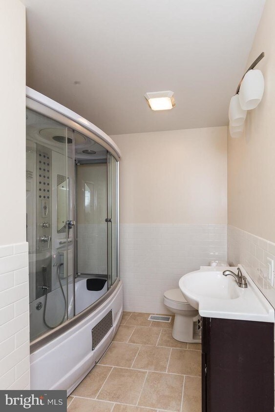 Foto principal - 112 E Allen St