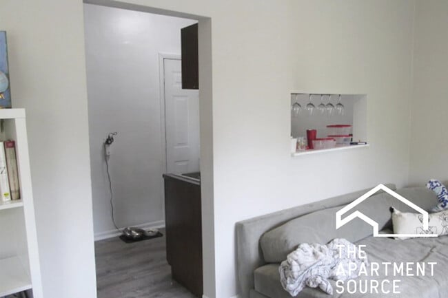 Photo - 724 W Roscoe St Apartment