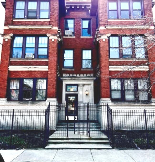 Building Photo - 815 W Buena Ave