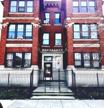 Building Photo - 815 W Buena Ave