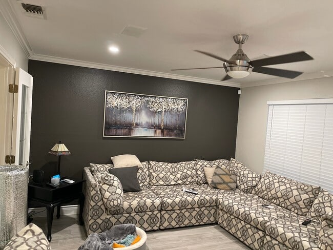 Living Room - 2011 Arbor Plz