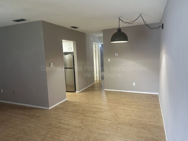Foto del edificio - 296 Lewfield Cir