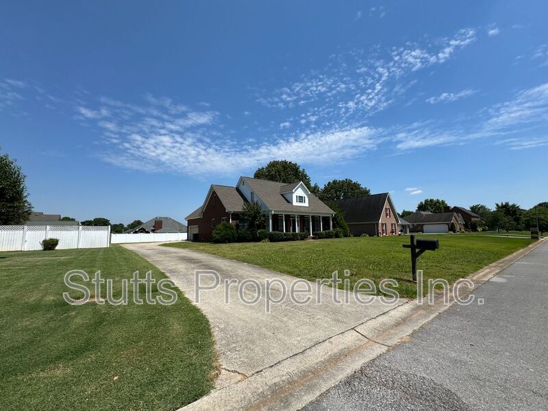146 Kensington Dr, Florence, AL 35633 House Rental in Florence, AL