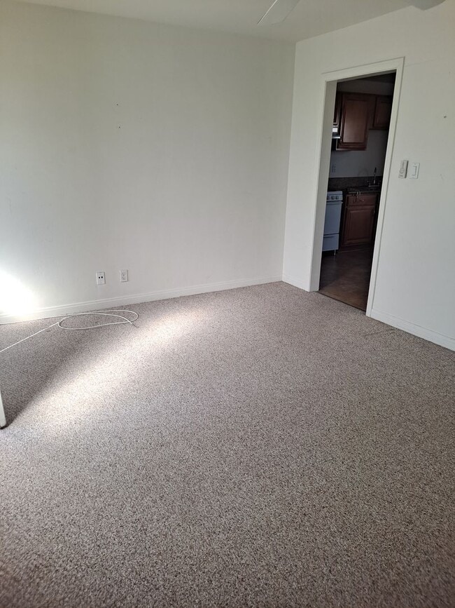 Building Photo - TORRANCE 1 BDRM APT FOR LEASE!