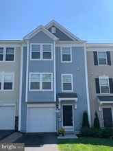 Building Photo - 456 Rumbling Rock Rd