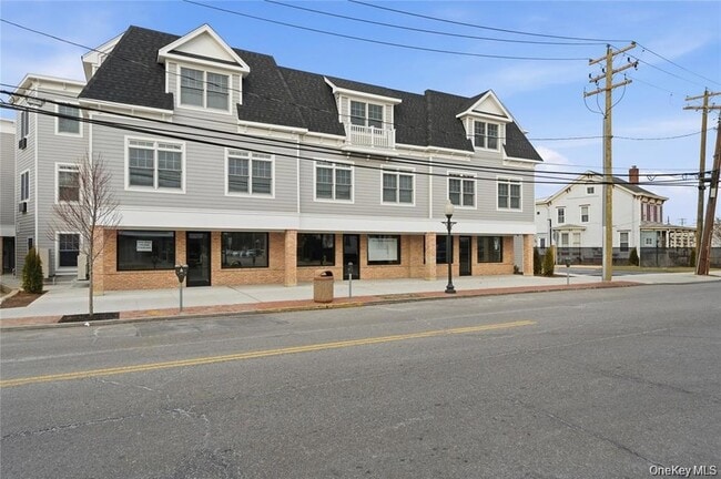 Building Photo - 180 Deer Park Ave