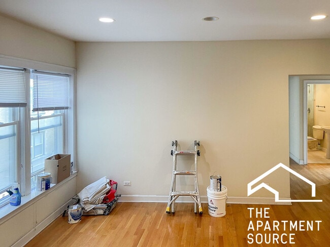 Building Photo - 3918 N Pine Grove Ave