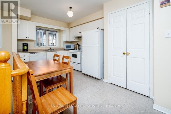 Photo du bâtiment - 1128 Dundas St W