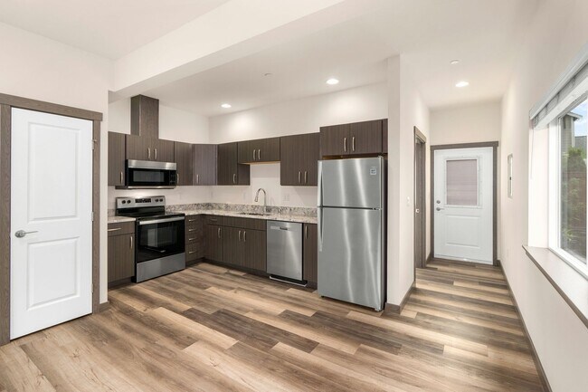 Foto del edificio - Beautiful Spacious Two Bedroom Townhouse i...