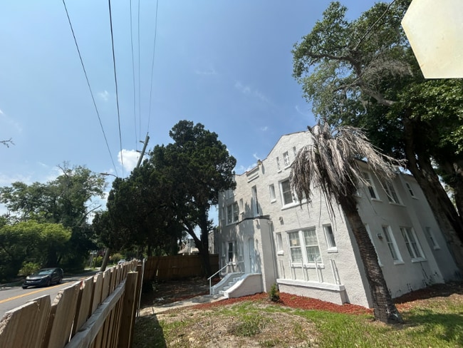 Building Photo - 3524 Boulevard St