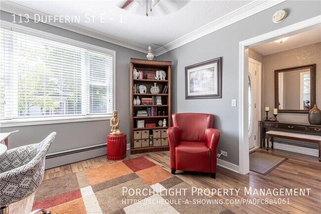 Photo du bâtiment - Main Floor with Private Yard and Driveway ...