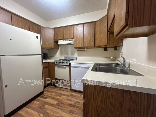 Foto del edificio - 208 E 5th St