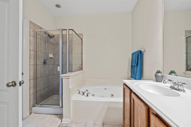 Building Photo - 2356 Aurora Dr