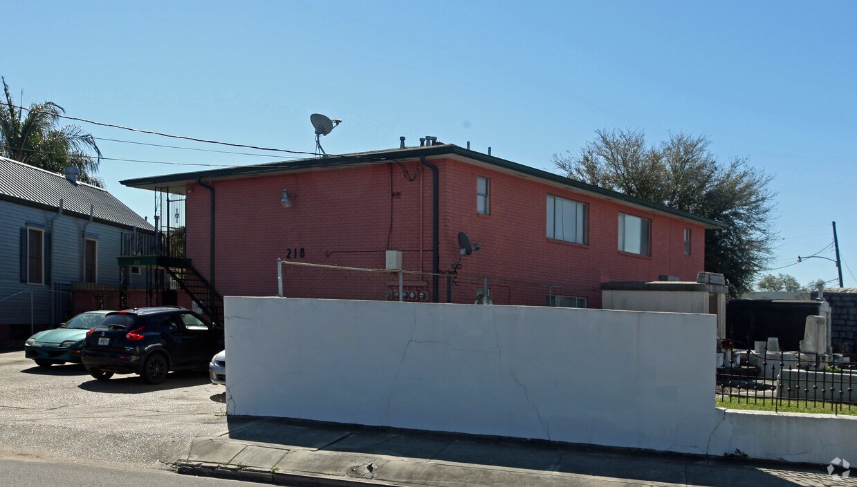 Primary Photo - 218 City Park Ave