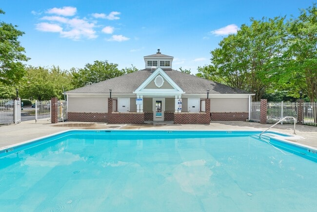 Building Photo - Acclaim at Lake Largo