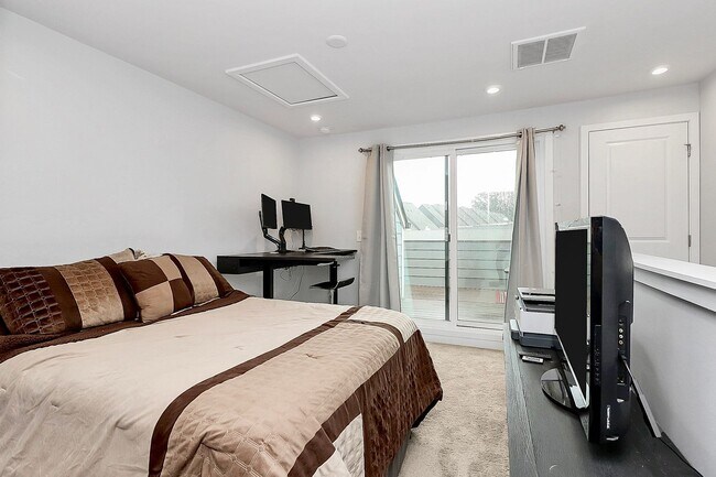 Foto del edificio - Townhome in the heart of Charlotte!