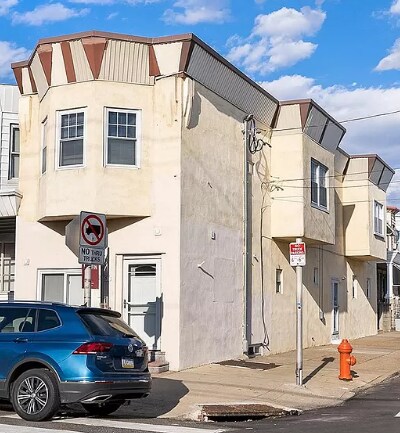 Building Photo - 2637 E Ontario St