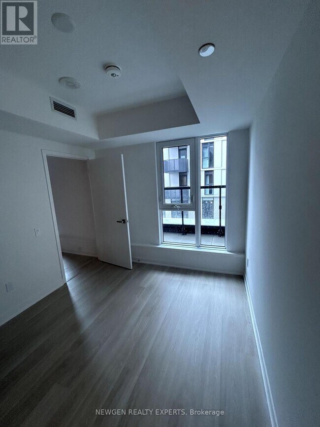 Photo du bâtiment - 500-500 Wilson Ave