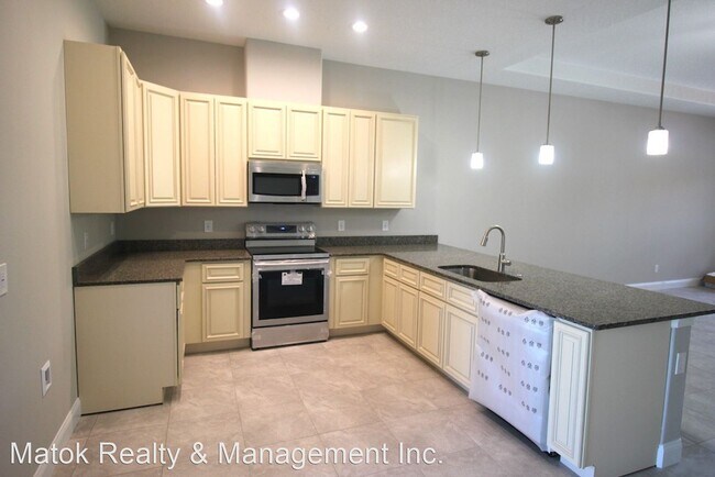 Building Photo - 3 br, 2 bath House - 4 Lindsay Dr Unit B