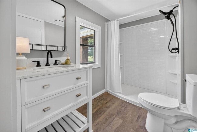 Foto del edificio - 3 bedroom & 3 bathroom located in Pleasant Valley