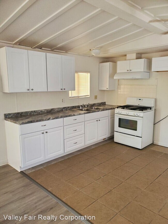 Building Photo - 3 br, 2 bath House - 4750 Pacific Ave Coun...