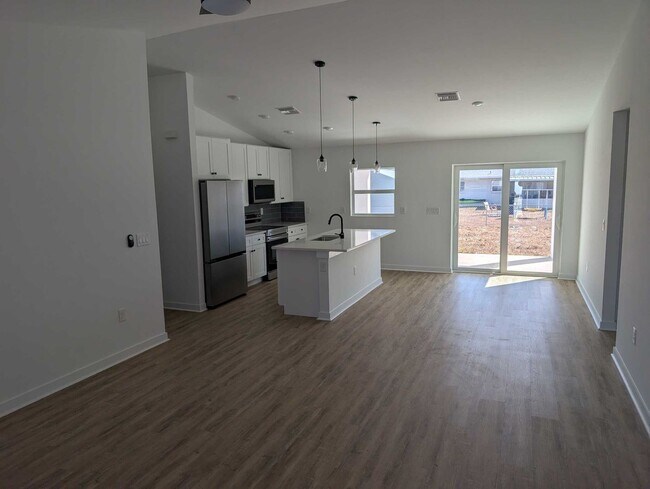 Foto del edificio - 1423 NE 12th Pl