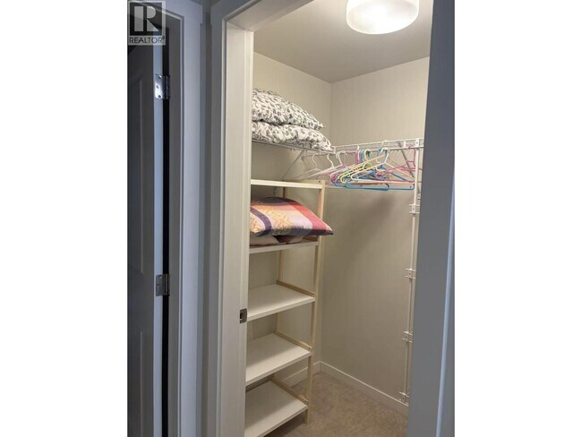 Photo du bâtiment - 7368 Gollner Ave