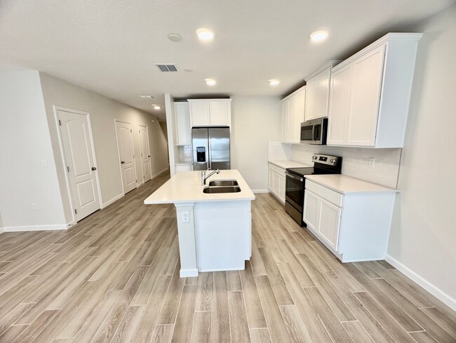 Foto del edificio - New 3/2.5 Townhome - Aloma/Tuskawilla  $2495