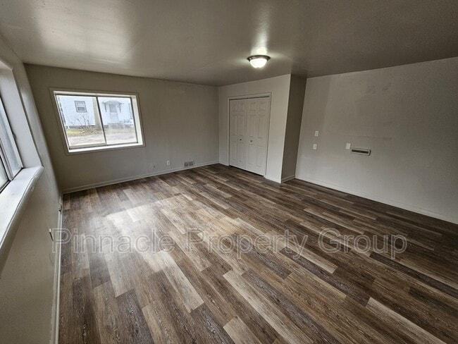Building Photo - 834 N Leroy St