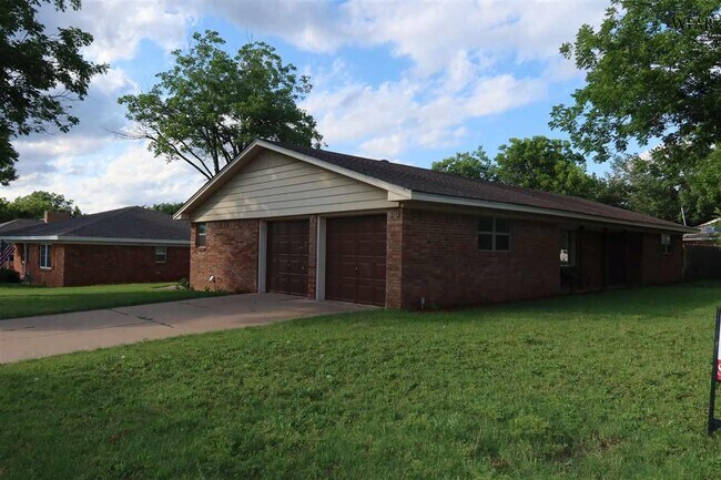 Foto del edificio - 1544 Sweetbriar Dr