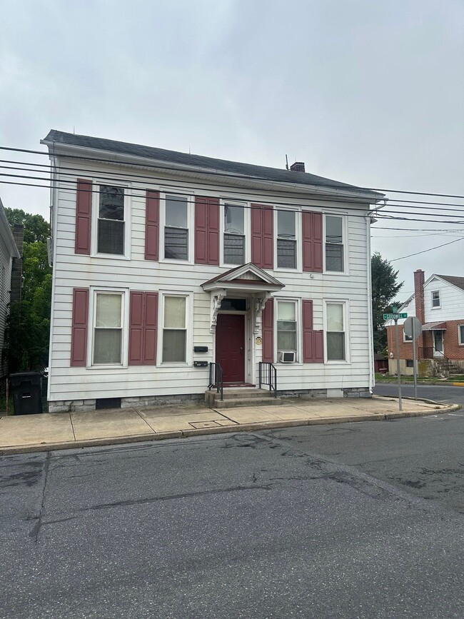 Building Photo - 152 W Main Ave