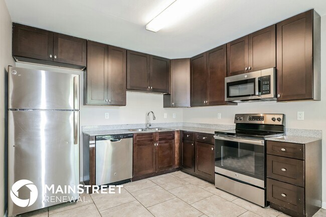 Foto del edificio - 27 Steeplechase Dr
