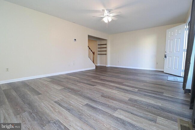 Foto del edificio - 1738 Farmington Ct