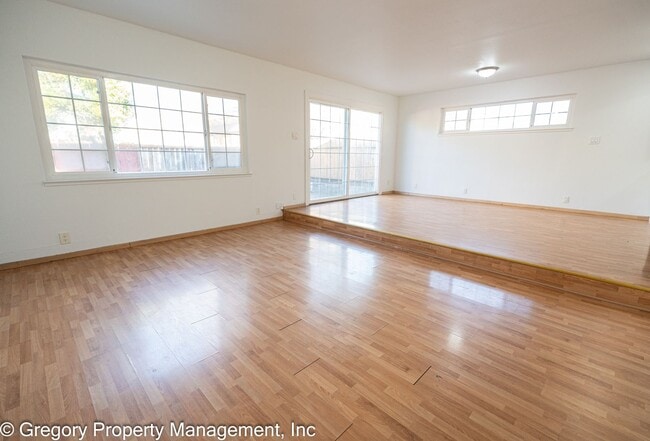 Foto del edificio - 2211 Pacific Ave