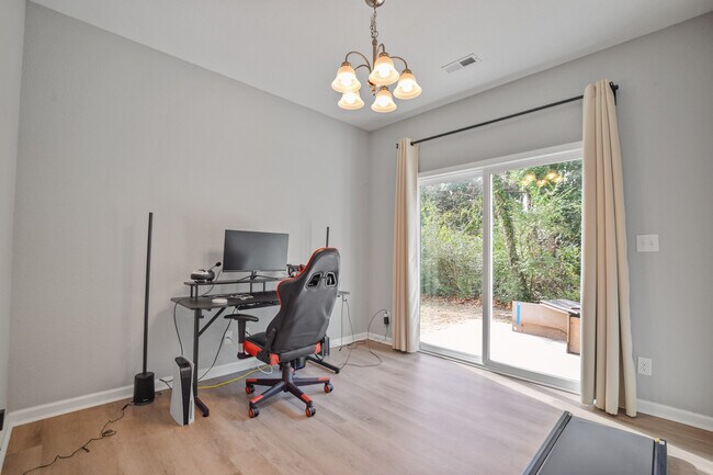 Building Photo - 305 N Division St