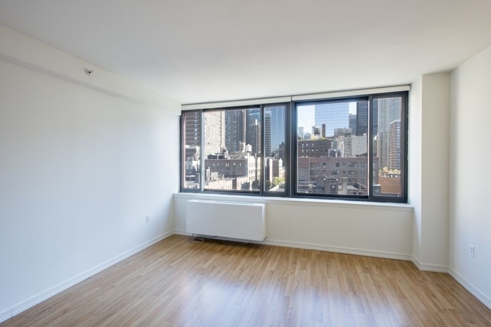 Studio Room - 400 W 55th St