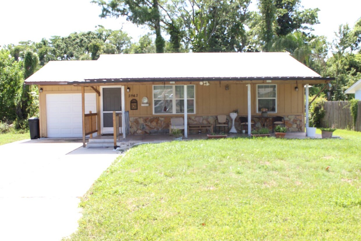 Foto principal - 3 Bedroom/2 Bath Home
