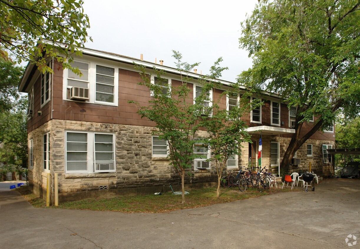 Foto del edificio - 300 E 33rd St