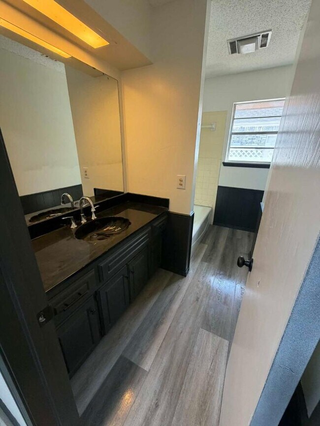 Foto del edificio - 2816 N Crescent Dr