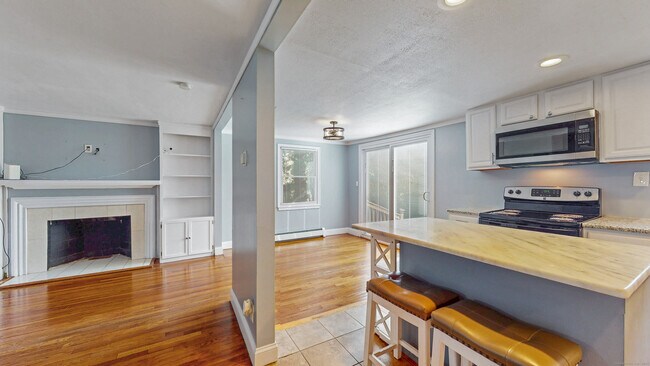 Foto del edificio - 72 Woodycrest Dr